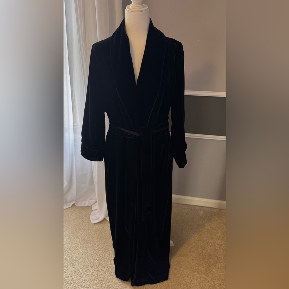 Soma Black Velvet Lounge Robe